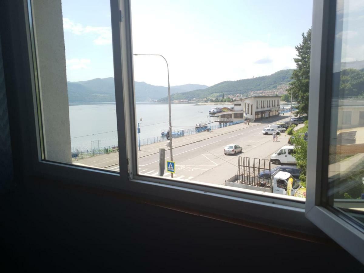 Apartament Denis Apartment Orsova Ngoại thất bức ảnh
